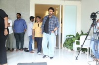 Venkatesh Pays Homage to Allu Kanakaratnam